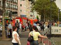 2 Denkmalkletterer hielten Feuerwehr und Polizei in Trapp Koeln Heumarkt P130